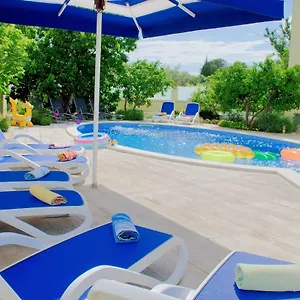 apartments-petra-trogir.hotels-in-trogir.com/
